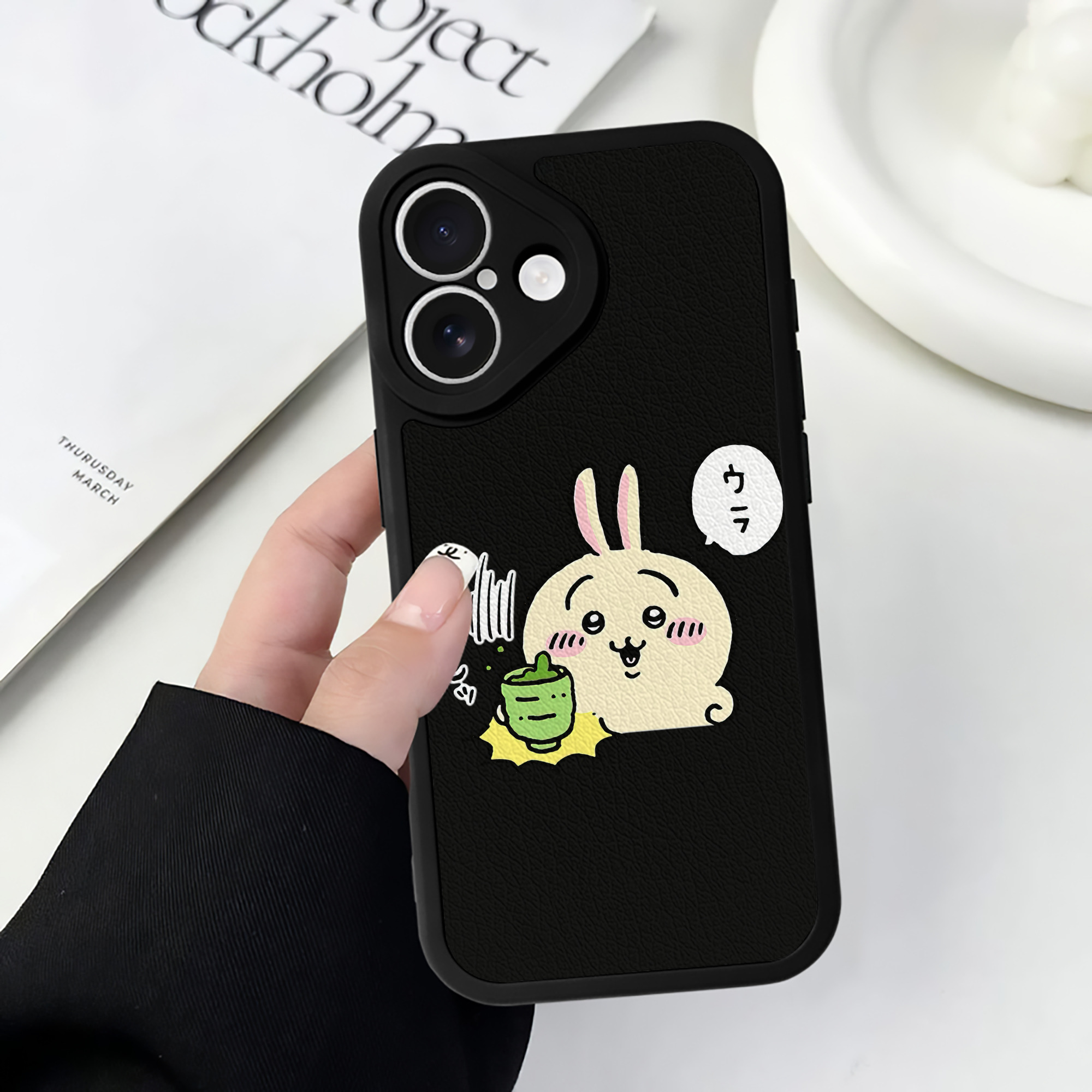 （画像用） ちいかわ うさぎ Chii-kawa usagi 【iPhone 16シリーズ対応】シリコンスマホケース（レザー調） 材質：シリコン